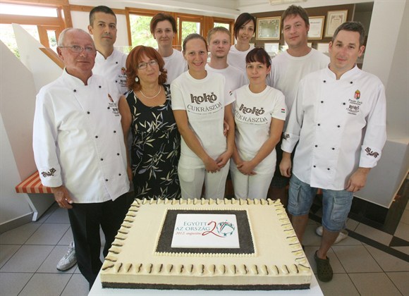 Pintér Zsolt az év tortája 2012 SZABOLCSI ALMÁS MÁKTORTA