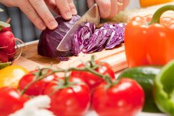 A zöldség előkészítés konyhai folyamatai