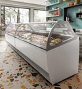 Fagylaltpult, 12/8 tégelyhelyes, sík üveggel, ventilációs hűtéssel 